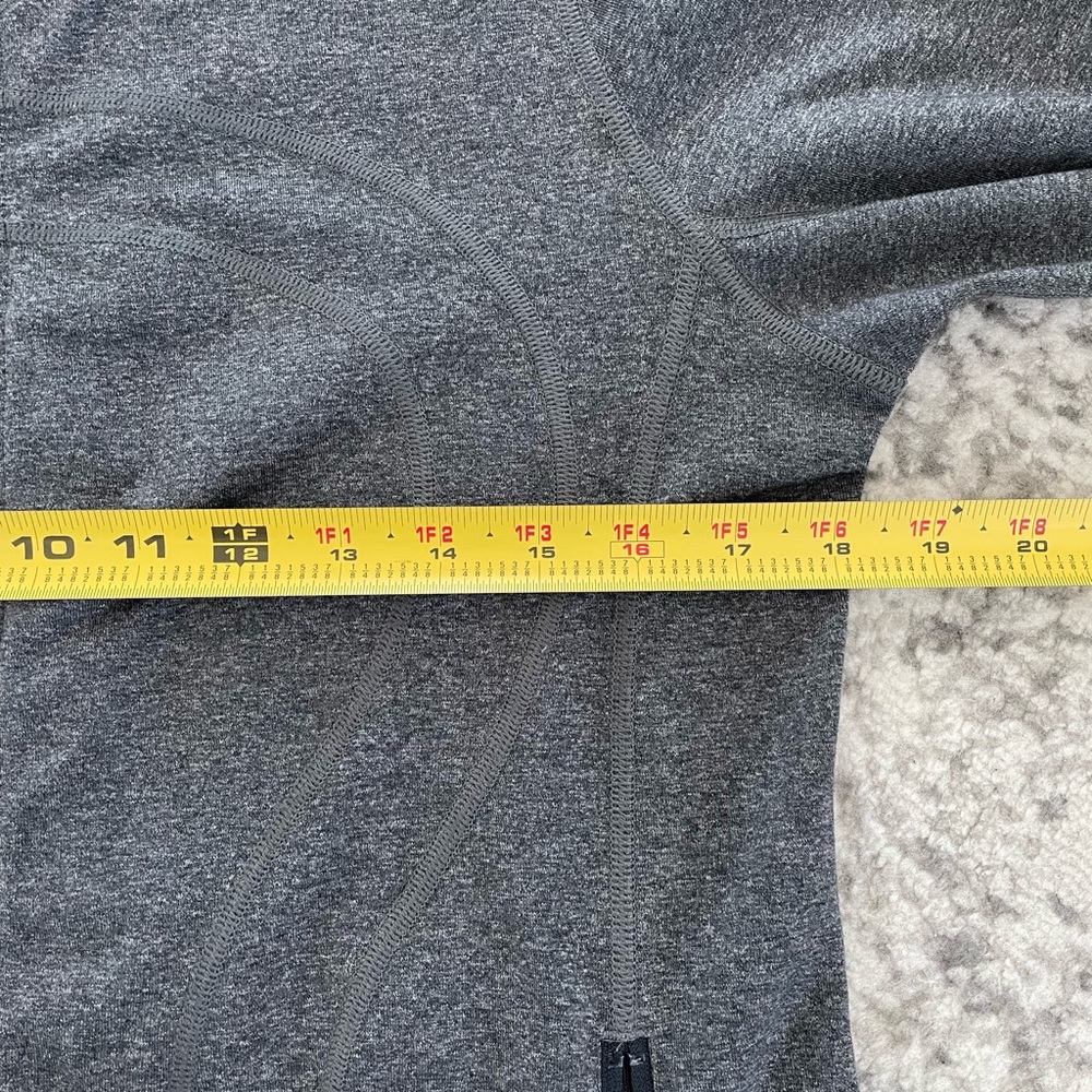Lululemon In Stride jacket. Sz 8. - Picture 8 of 10